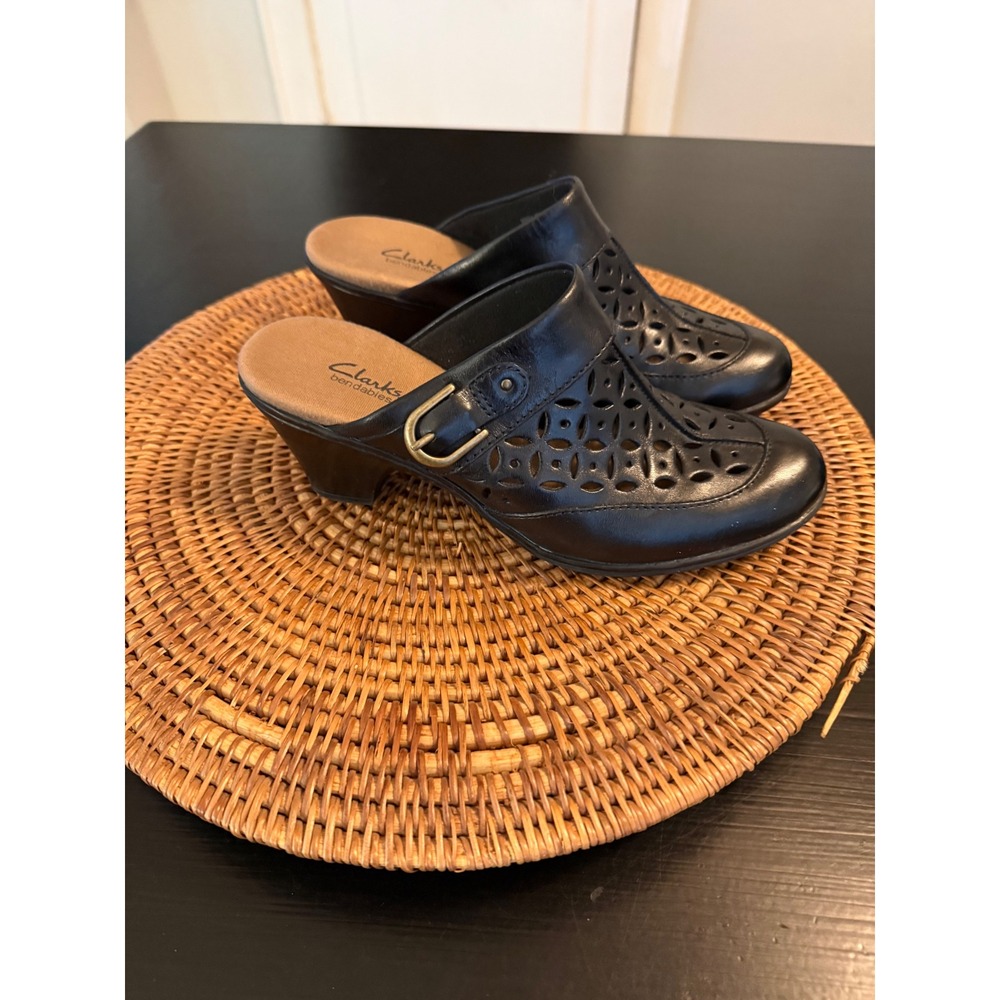 Clarks Bendables Black Leather Laser Cut Floral Clogs Mules Buckle Heels Womens